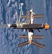 Neue Besatzung zur unbemannten Weltraumstation Mir gestartet