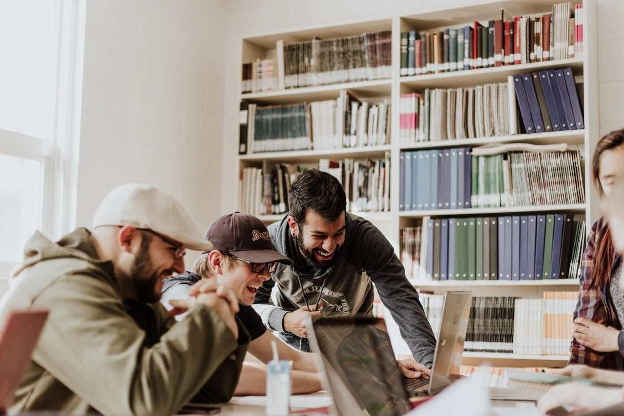 Warum Humor Meetings und Veranstaltungen effektiver macht