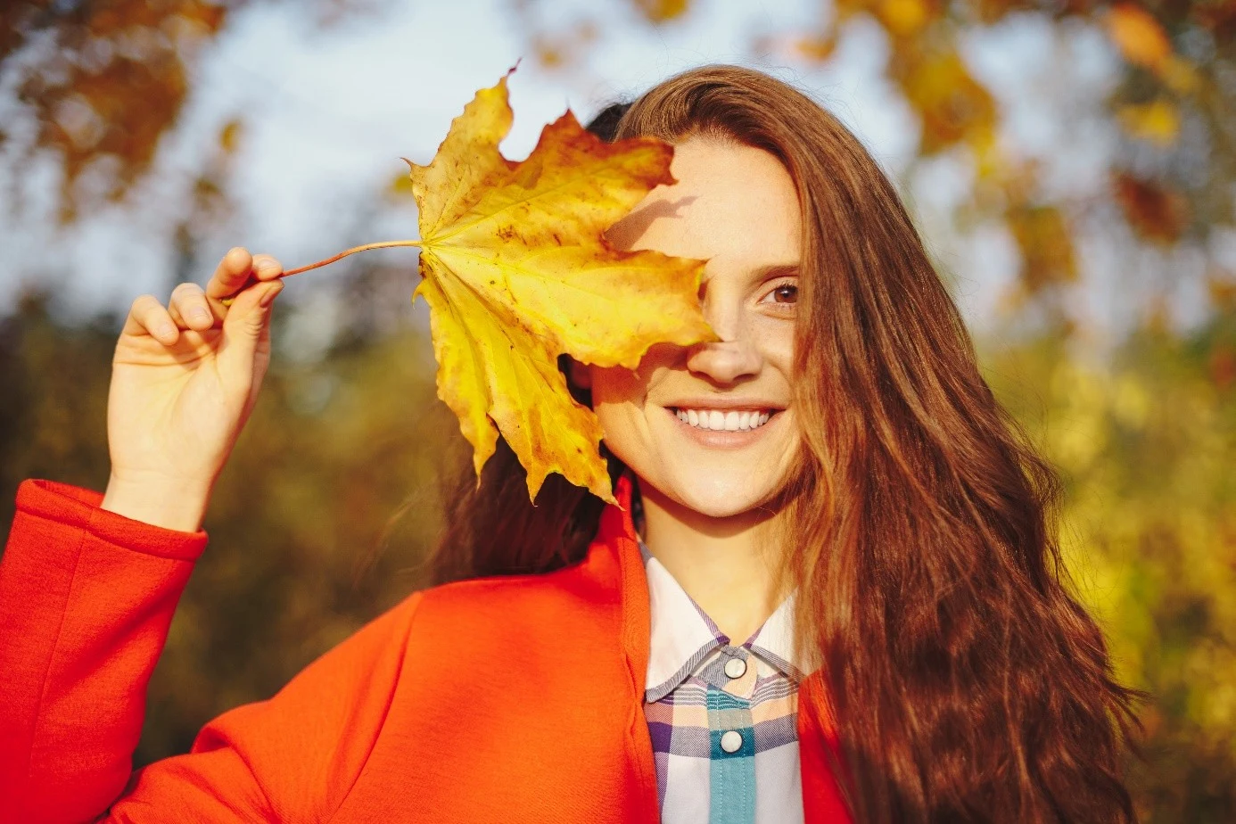 Farbenfrohe Kleidung gegen den Herbstblues: Wie Mode die Stimmung beeinflusst