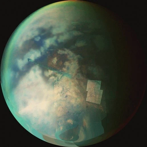 Das Rätsel um die spiegelglatten Titan-Seen