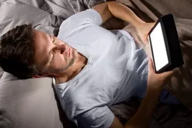 Erleuchtetes eReading schadet dem Schlaf