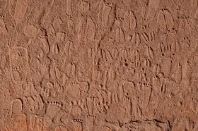 Fährtenlesen in steinzeitlicher Felskunst