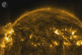 Steckt in der Sonne ein Schwarzes Loch?