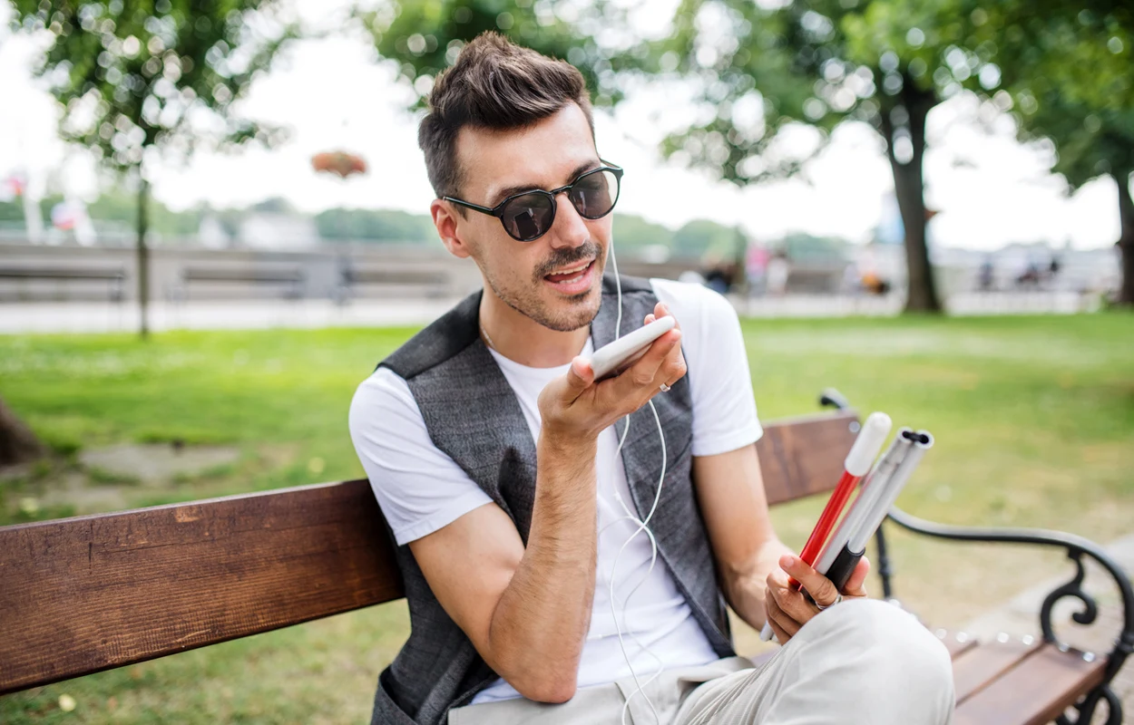 KI ermöglicht tragbares Navi für Blinde