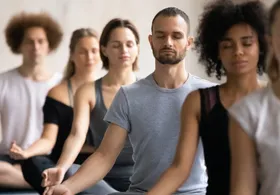 Meditationseffekt spiegelt sich im Haar wider