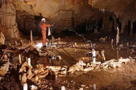Neandertaler als Baumeister
