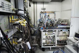 Atomuhr im Alpentunnel
