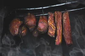 Fleisch haltbar machen: Alte und neue Methoden im Vergleich