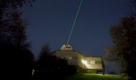 Megahertzlaser verbessert Satelliten- und Weltraumschrott-Ortung