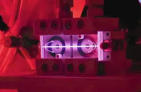 Plasmalinsen für extreme Laserpulse