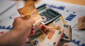 Kognitive Kosten des Konsums: Wie Zahlungsmittel unser Gehirn beeinflussen