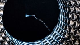 Ultraschall lenkt Objekte schwebend durch die Luft