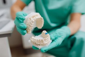 Vom Handwerk zur Wissenschaft – die Entwicklung von Oralchirurgie und Implantologie