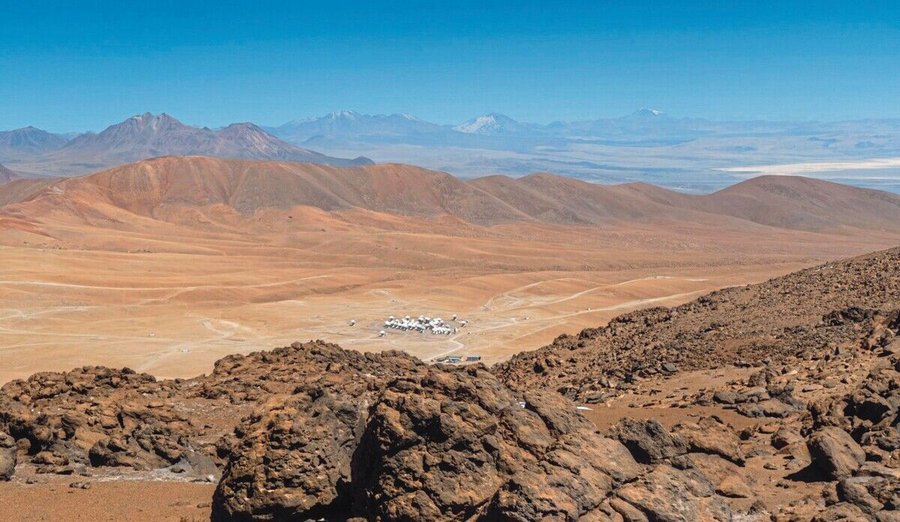 Aufgrund_ihrer_Trockenheit_und_hohen_Lage_ist_die_entlegene_Atacama-Wüste_ideal_für_astronomische_Beobachtungen._Das_wei