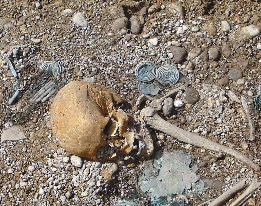 10_reiches_Frauengrab,_Kleinaitingen_(c)_ABK_Sued.jpg