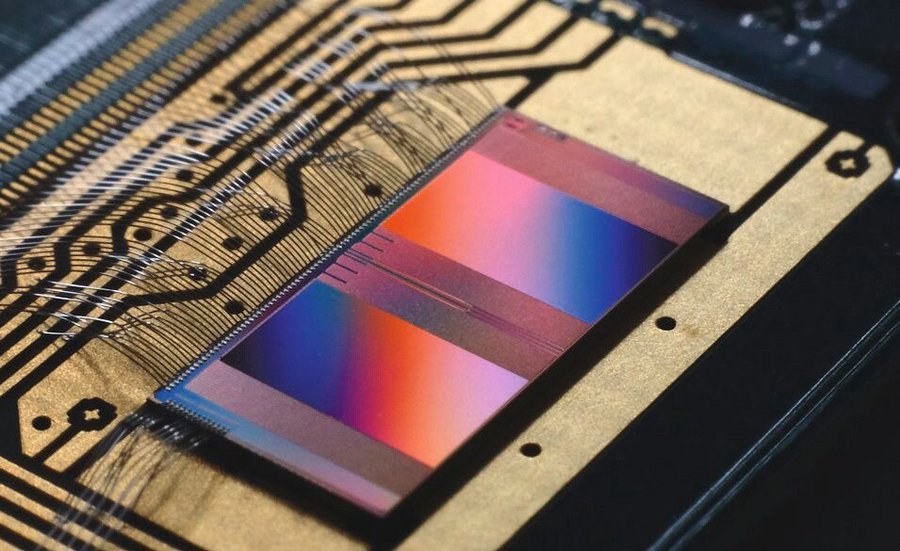 xBrainscaleS-2_Chip_(c)_Heidelberg_University.jpg