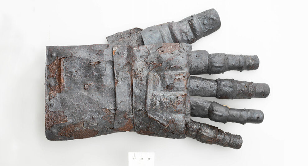 Medieval gauntlet discovered