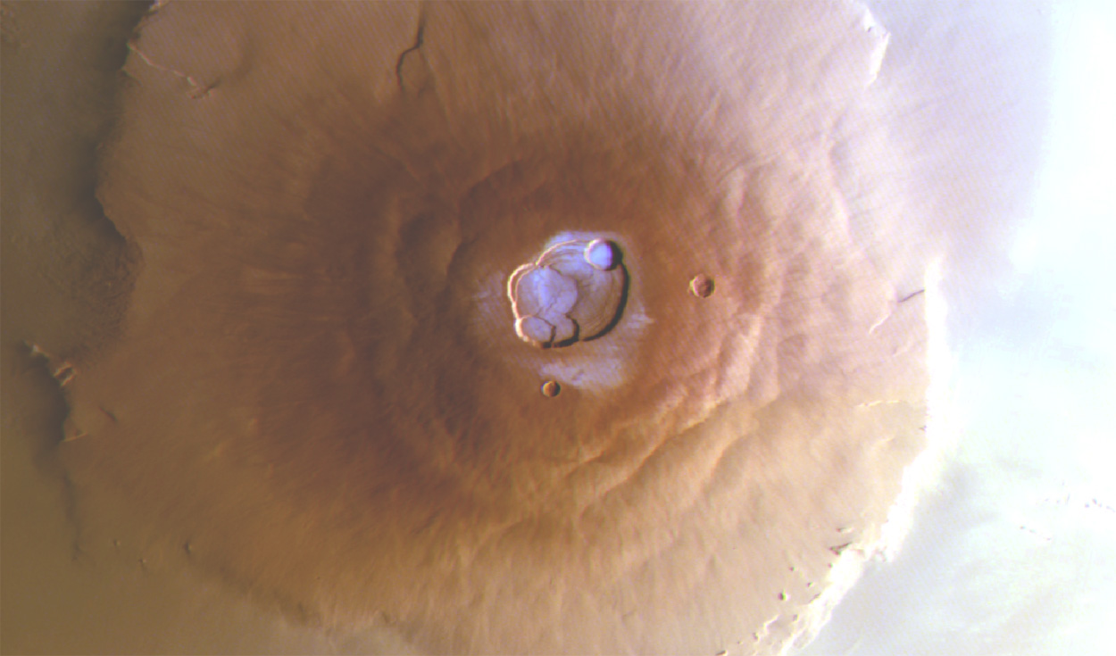 #“Raureif” auf den Gipfeln der Marsvulkane