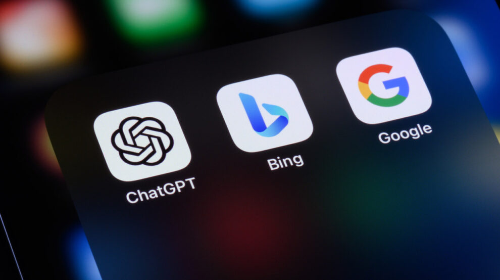 Display mit App-Logos für ChatGPT, Bing und Google