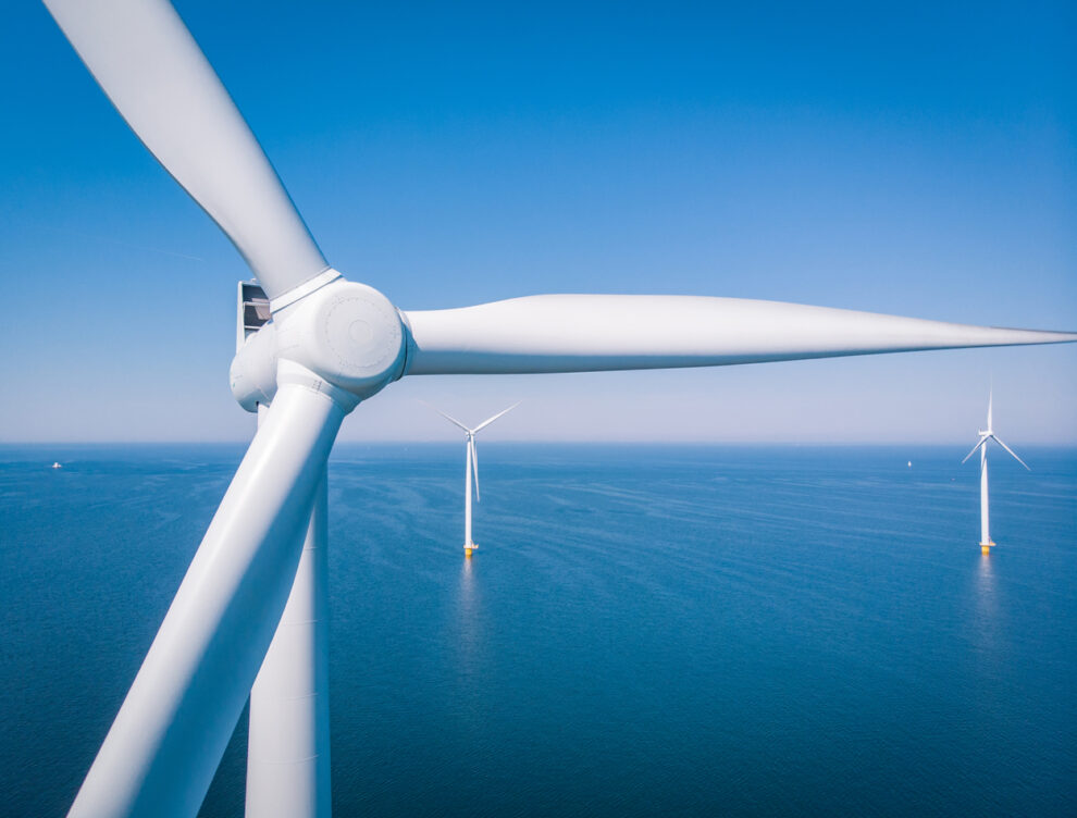 Windräder auf dem Meer