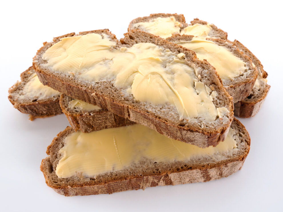 Das Butterbrot ist schnell gestrichen und stillt verlässlich den Hunger. Doch für viele ist es langweilig, ungesund und umweltschädlich.