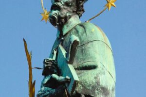 Karlsbrücke_Statue_Nepomuk_Charles_Bridge_statue_Nepomuk_01