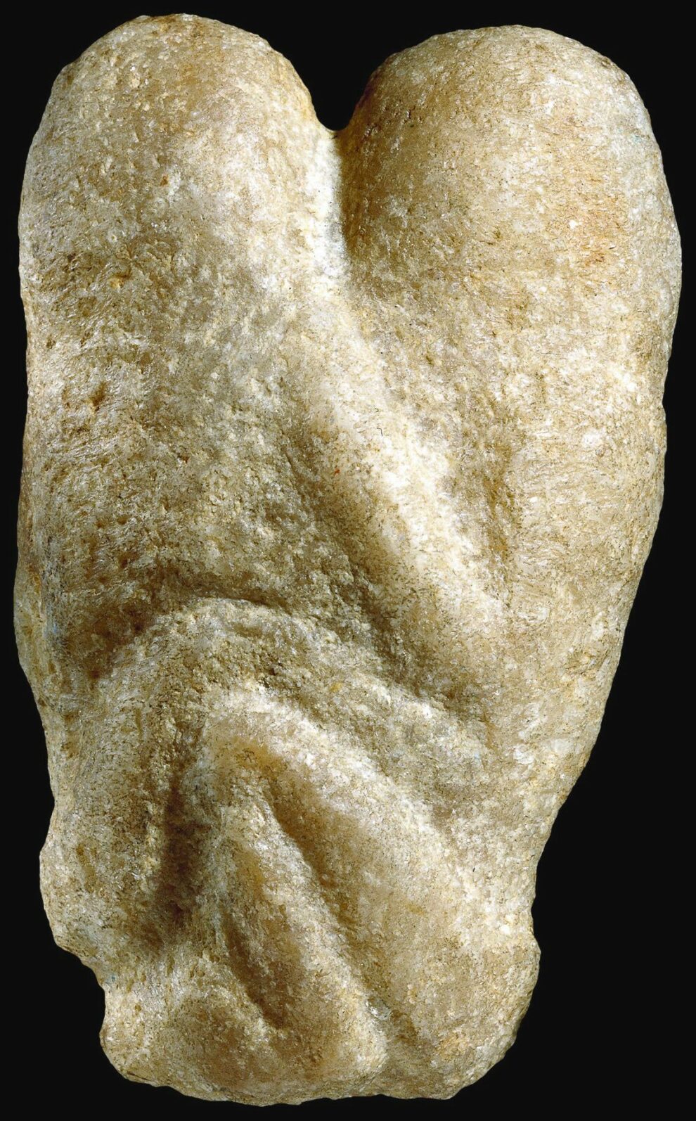 Natufian,_about_10,000_years_old,_Probably_from_the_cave_of_Ain_Sakhri,_Wadi_Khareitoun,_Judea,_The_natural_shape_of_a_calcite_cobble_has_been_used_to_represent_the_outline_of_the_lovers._Their_heads,_arms_and_legs_appear_as_raised_areas_around_which_the_surface_has_been_picked_away_with_a_stone_point_or_chisel._Height:_10.2_cm,_,__Inventar-Nr.:_31726001___,_FOR_USE_ONLY_IN_GERMANY,_SWITZERLAND_OR_AUSTRIA,_,_Verwertung_des_Bildmaterials_nur_in_Originalfassung_gestattet!_Bearbeitungen_und_Umgestaltungen_(z.B._Montage,_fototechnische_Verfremdung,_Kolorierung)_nur_nach_Rücksprache!,_,_Verwendung_für_Merchandising-Produkte_und_Werbung_nur_nach_vorheriger_Rücksprache_und_Freigabe!,_Copyright:_bpk_|_The_Trustees_of_the_British_Museum