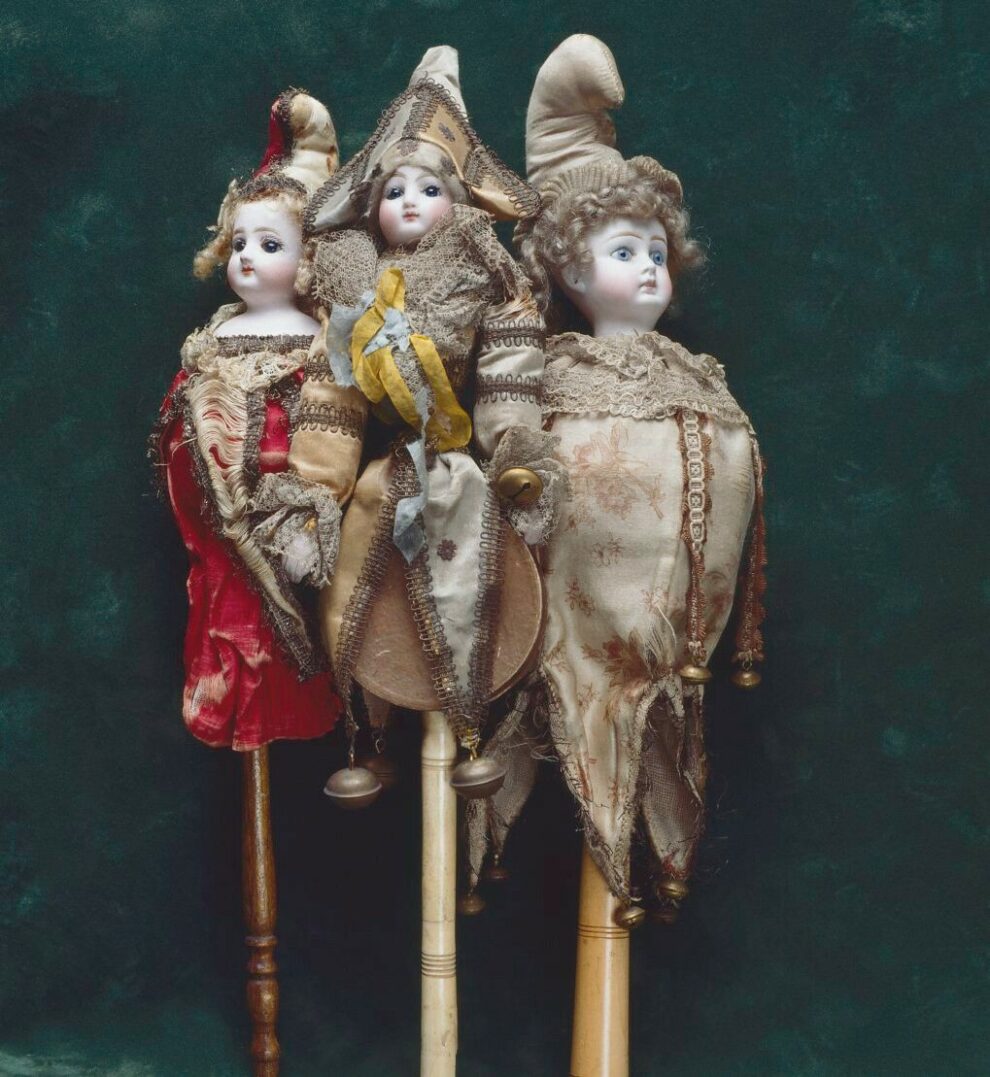 Marotte_dolls,_bisque_head,_ca_1880._France,_19th_century._Milan,_Museo_Del_Giocattolo_E_Del_Bambino_(Toys_Museum)