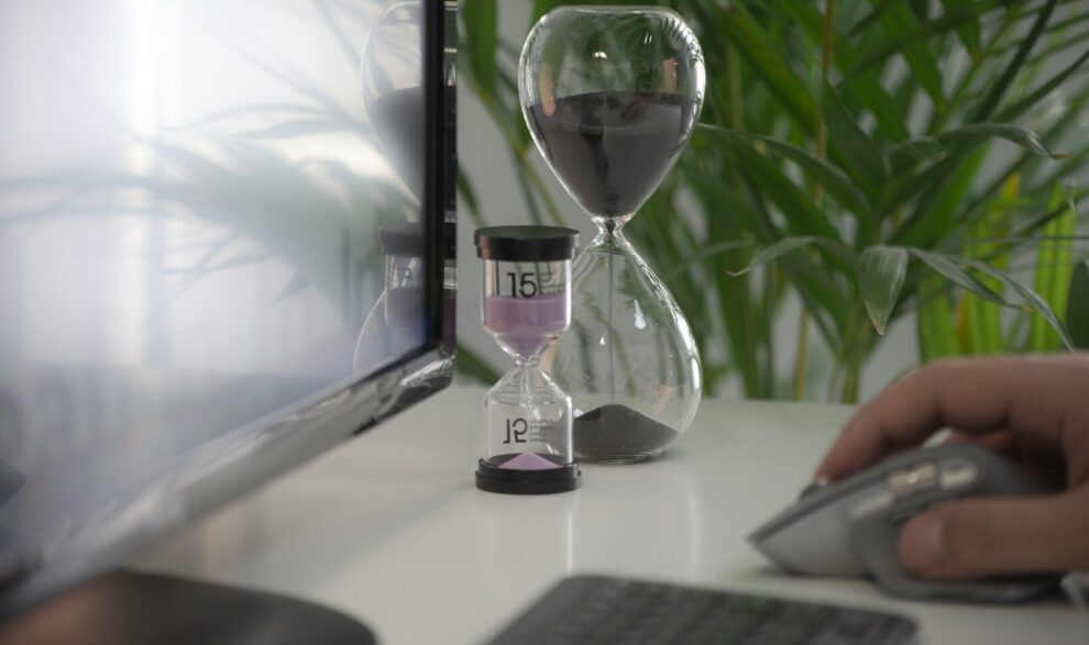 The clock is ticking: time recording as a tool for successful research projects