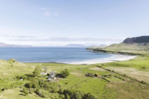 Blick auf den Ort Cleadale auf der schottischen Insel Eigg