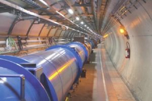 Tunnel des Teilchenbeschleunigers im CERN